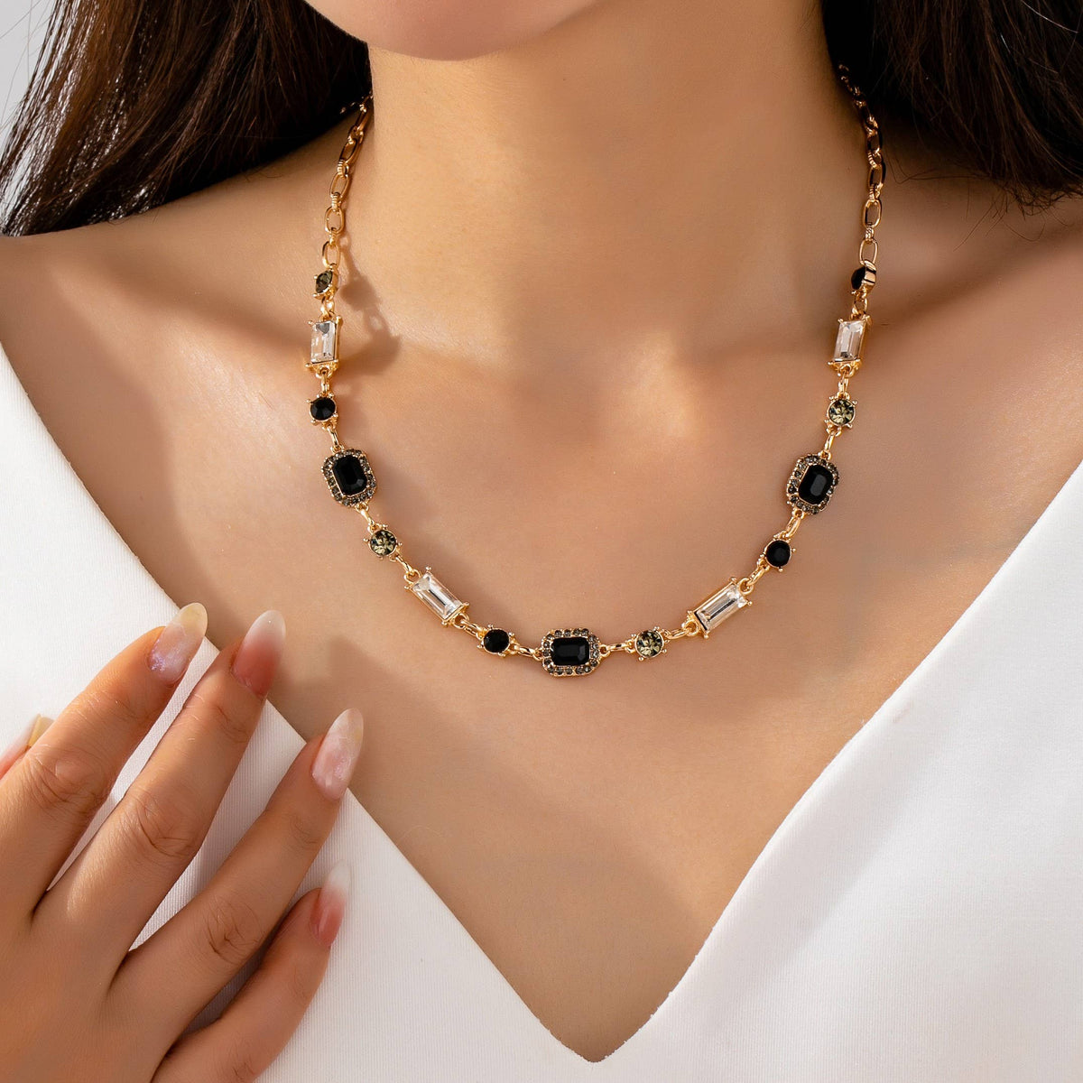 Geometric Black Crystal Baguette Necklace | 80N93313
